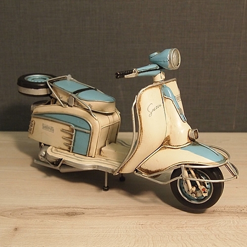 ブリキのバイク ベスパ(Vespa)スクーター／ライトブルー(Mサイズ)