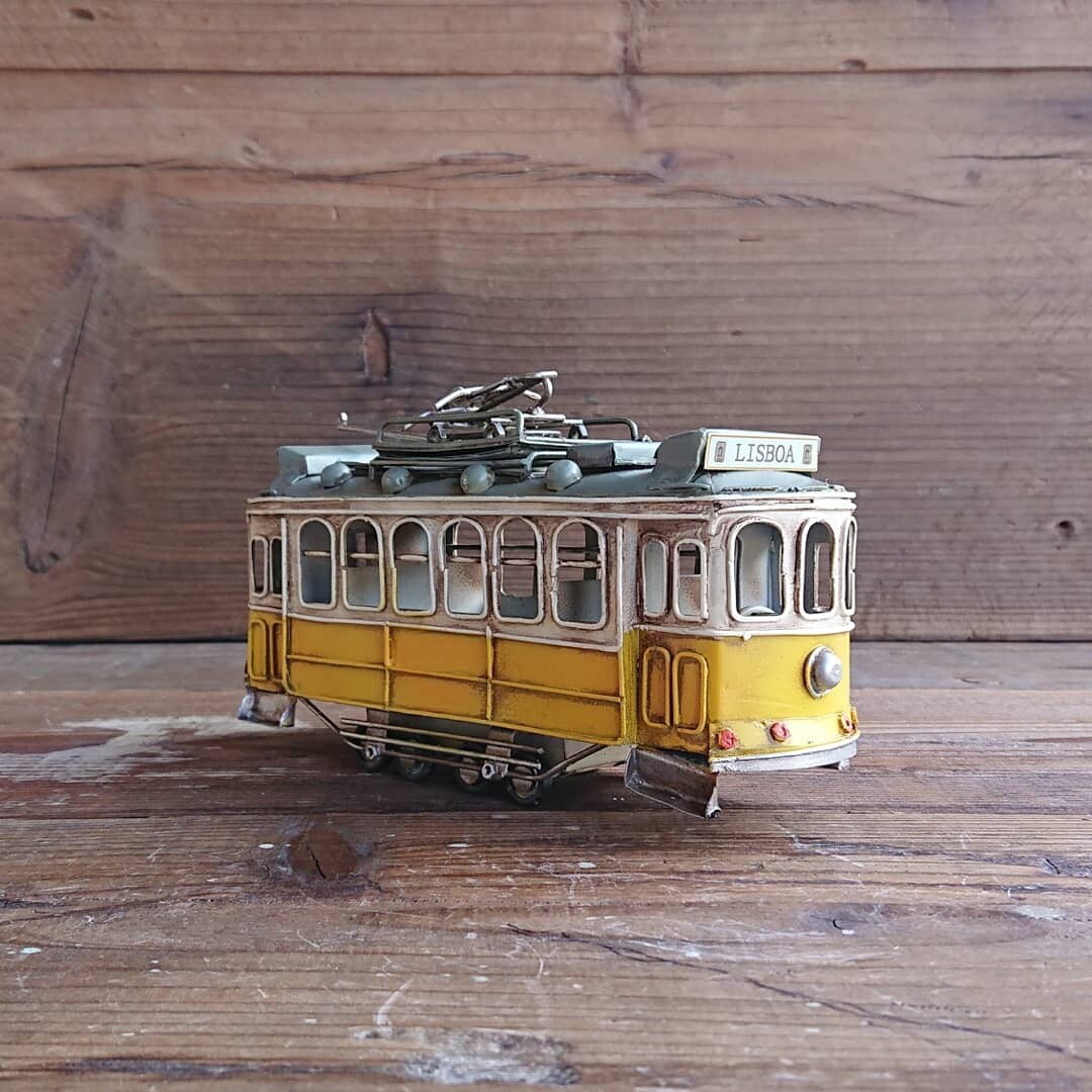 ブリキの路面電車フォト&ペンスタンド(写真&ペン立て)／リスボントラム(Sサイズ)【取り寄せ品／納期1週間前後】