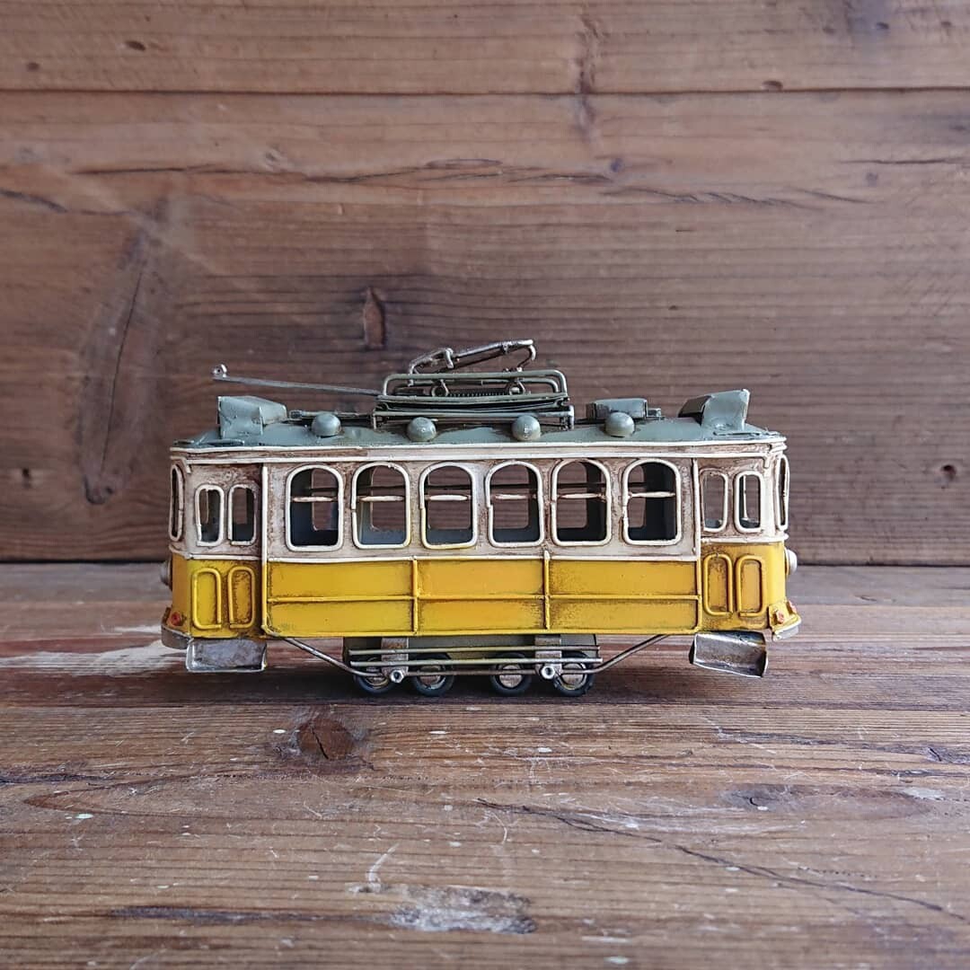 ブリキの路面電車フォト&ペンスタンド(写真&ペン立て)／リスボントラム(Sサイズ)【取り寄せ品／納期1週間前後】