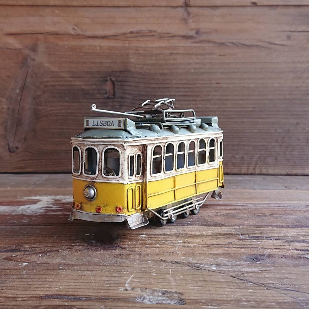 ブリキの路面電車フォト&ペンスタンド(写真&ペン立て)／リスボントラム(Sサイズ)【取り寄せ品／納期1週間前後】