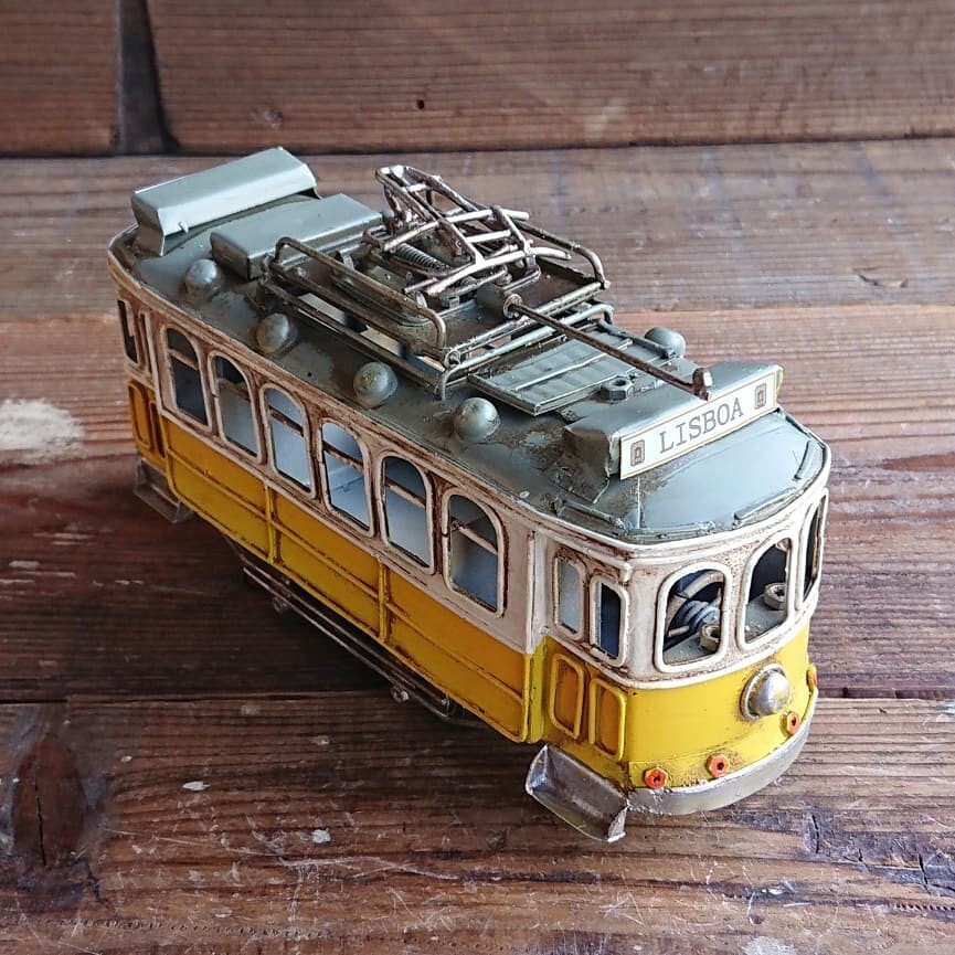 ブリキの路面電車フォト&ペンスタンド(写真&ペン立て)／リスボントラム(Sサイズ)【取り寄せ品／納期1週間前後】
