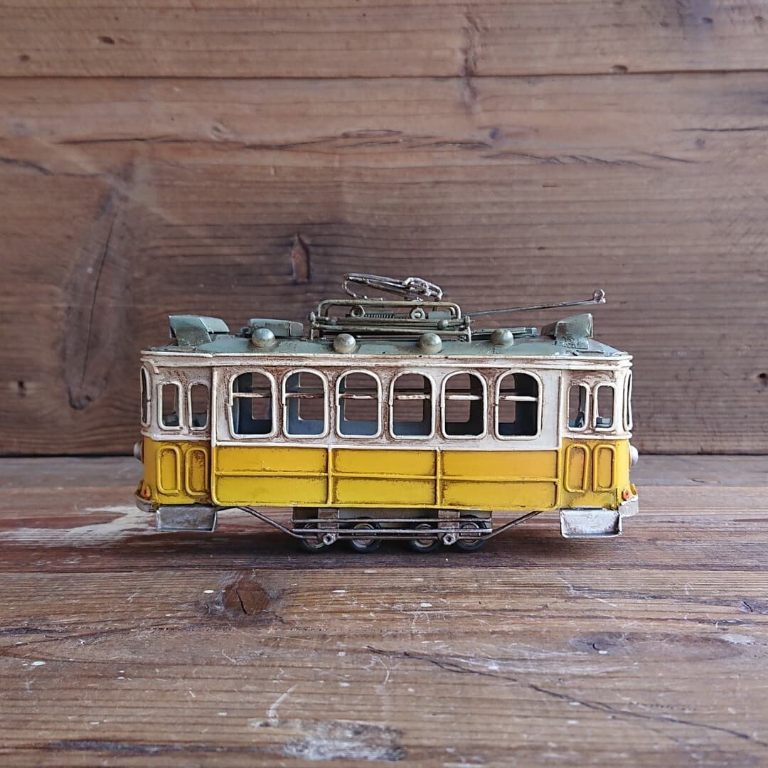ブリキの路面電車フォト&ペンスタンド(写真&ペン立て)／リスボントラム(Sサイズ)【取り寄せ品／納期1週間前後】
